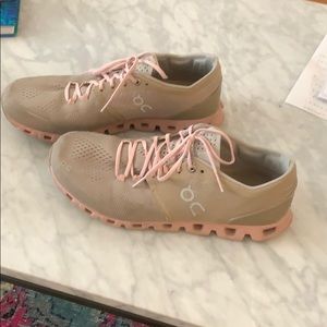 On cloud tennis shoes